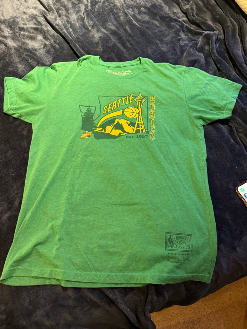 Mitchell & Ness Seattle Sonics Green and Yellow Graphic Tee